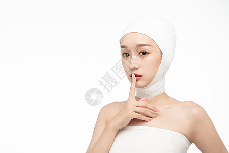 女性眼睛受伤图片