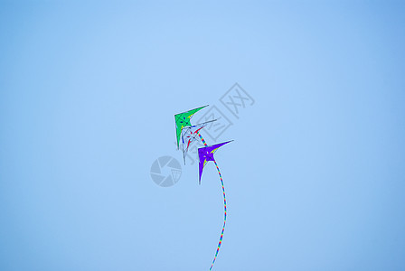 天空中自由飞翔的风筝图片