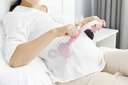 孕妇照孕妇给宝宝听音乐背景