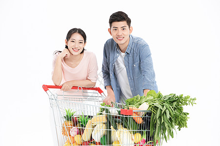 情侣一起推购物车图片图片