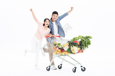 情侣一起推购物车图片图片