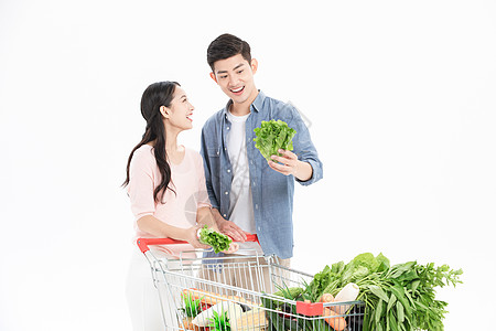 情侣一起推购物车图片图片
