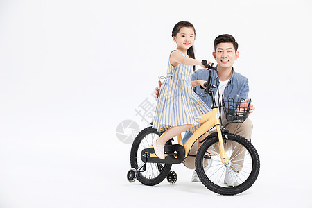 爸爸教女儿骑自行车背景图片