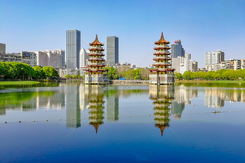 都市公园里的台湾建筑双子塔高清图片下载 正版图片 摄图网