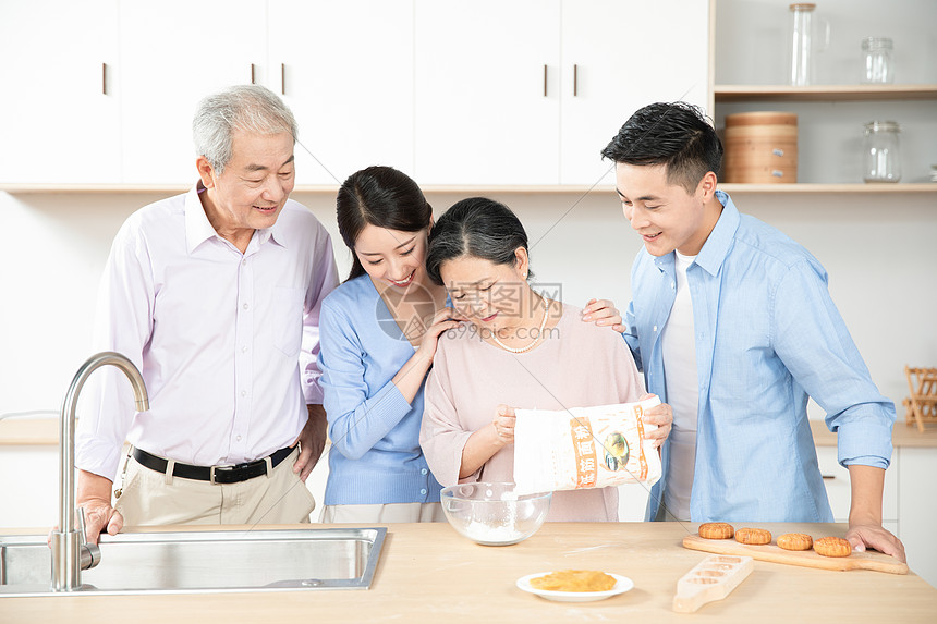 ‘~一家人中秋节一起做饭  ~’ 的图片