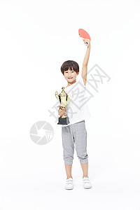 乒乓球少年手拿奖杯图片