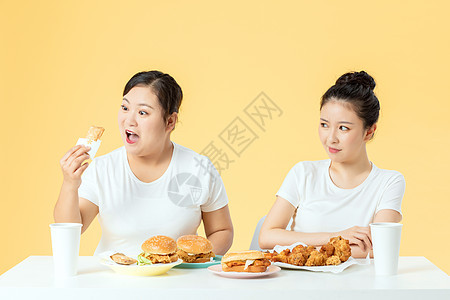 胖女孩暴饮暴食图片