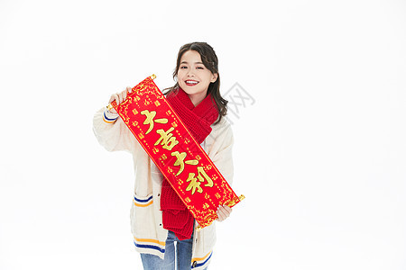 美女拿春联迎新年图片