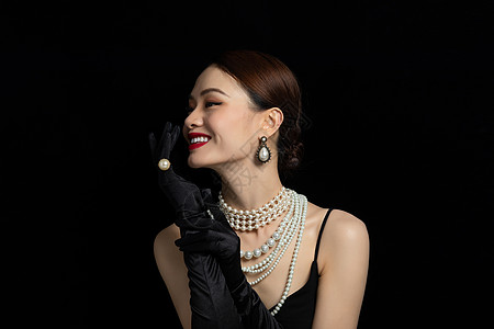 珍珠模特美女带着项链背景