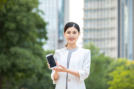 商务女性展示手机高清图片