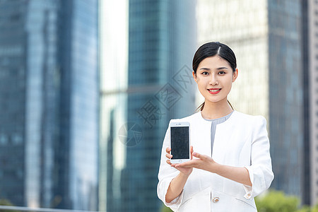 商务女性展示手机图片