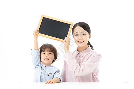 儿童幼教老师和学生拿着黑板背景图片