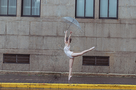 疯狂跳舞撑伞舞蹈的芭蕾舞演员背景