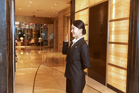 酒店服务贴身管家跟客人再见背景图片