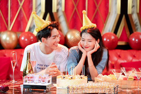 十岁生日快乐ktv情侣庆祝过生日背景