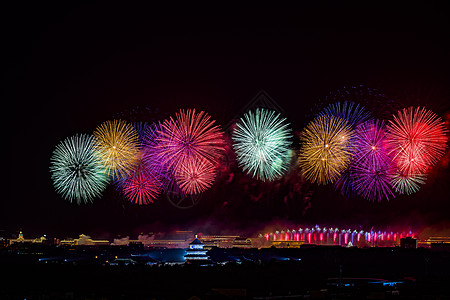 北京天坛的五彩烟花背景图片