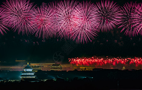 北京天坛的美丽烟花图片