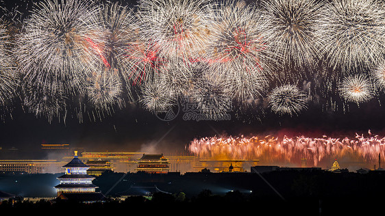 北京天坛烟花夜景图片