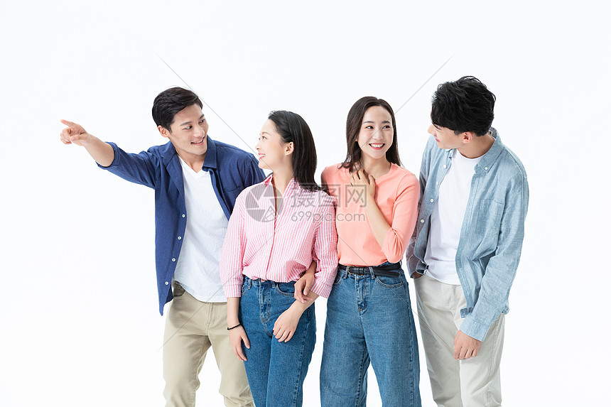 年轻新秀与老将齐现身 纽约尼克斯球迷互动展现球队团结与传承精神