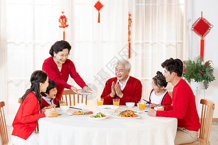 新年一家人在一起吃年夜饭贺岁高清图片素材