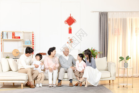 新年一家人客厅聊天图片素材