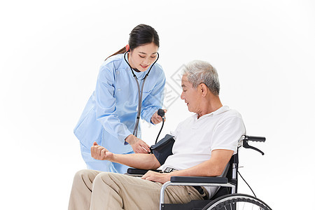 护工给老人测量血压图片