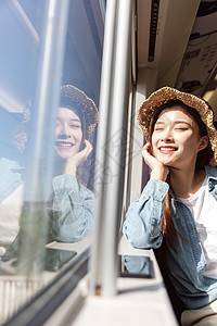 青年女性乘坐高铁东亚人高清图片素材