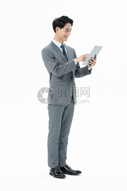 青年商务男性拿着平板电脑图片