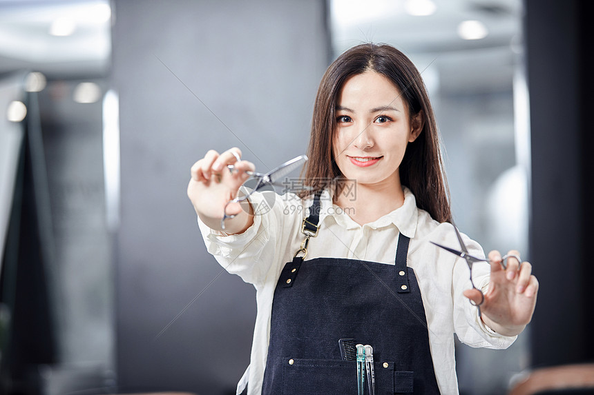 女性理发师