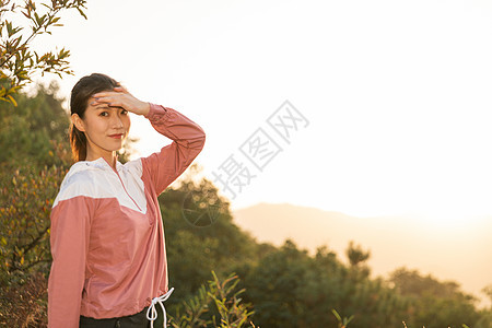 登山女性图片