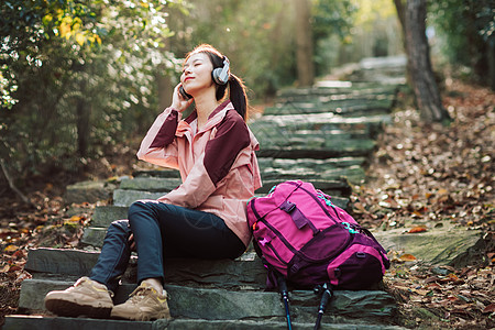 女生爬山背景 女生爬山摄影图片 女生爬山壁纸 摄图网