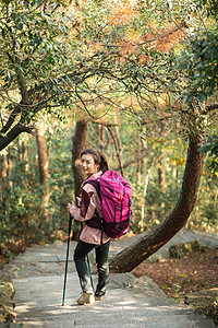 背包爬山登山女性背景