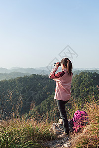 望眼镜看风景的女生图片