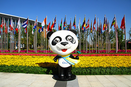 农民工卡通形象卡通熊猫玩偶形象背景
