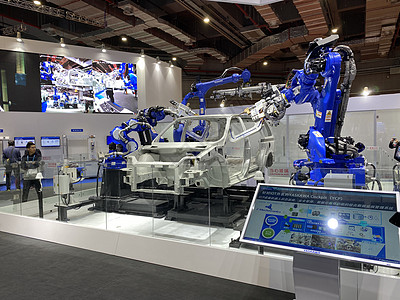 自动化组装上海会展汽车组装机器人背景