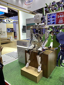 科技展馆拥抱机器人图片