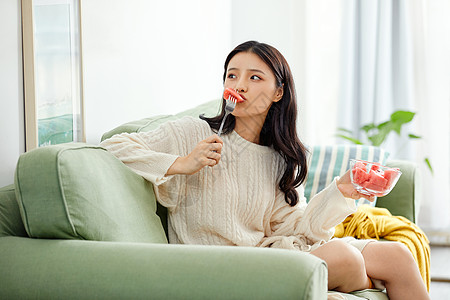 美女居家吃水果居家美女吃水果背景