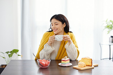 居家美女早餐喝咖啡图片