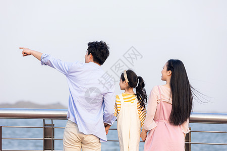 一家三口出游背影图片素材