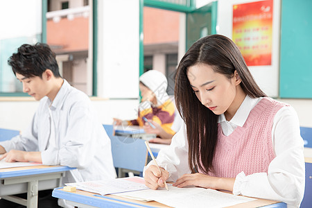 青年女性考研考试图片