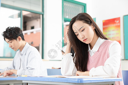 青年女性考研考试图片