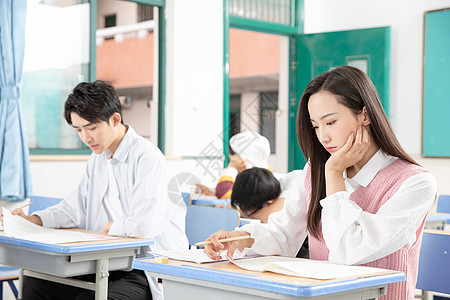 青年女性考研考试图片