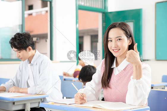 青年女性考研考试图片