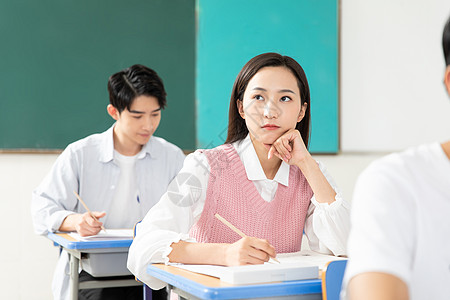 青年男女考研考试图片