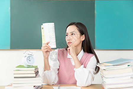 青年女性考研学习图片