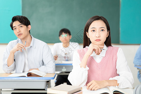 青年男女认真学习考研背景图片