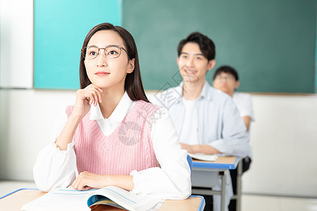 青年男女认真复习考研学习高清图片素材