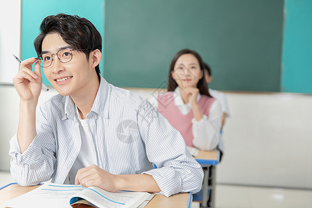 青年男女复习考研图片