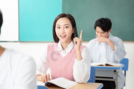 青年男女学习考研图片