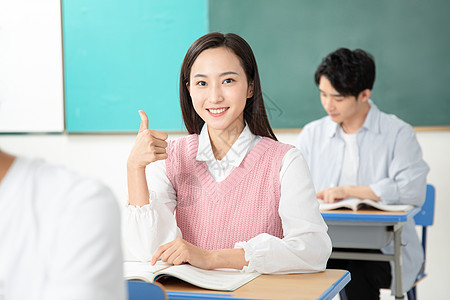 青年男女学习考研背景